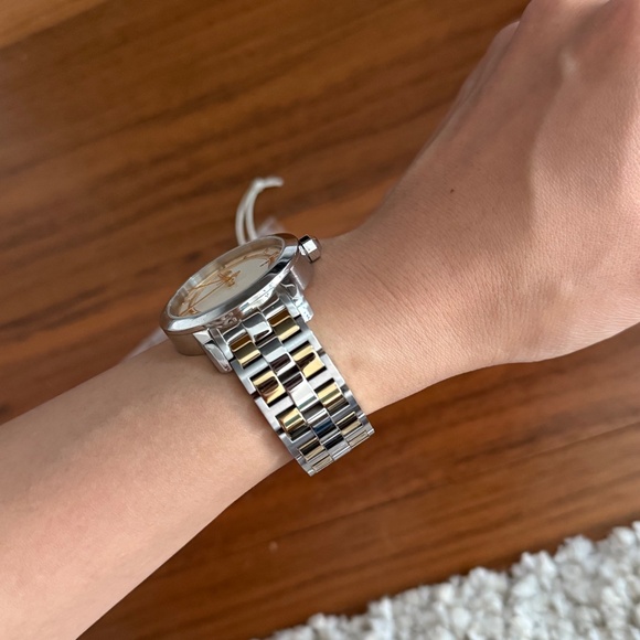 Tory Burch Silver & Gold WATCH - Picture 5 of 7